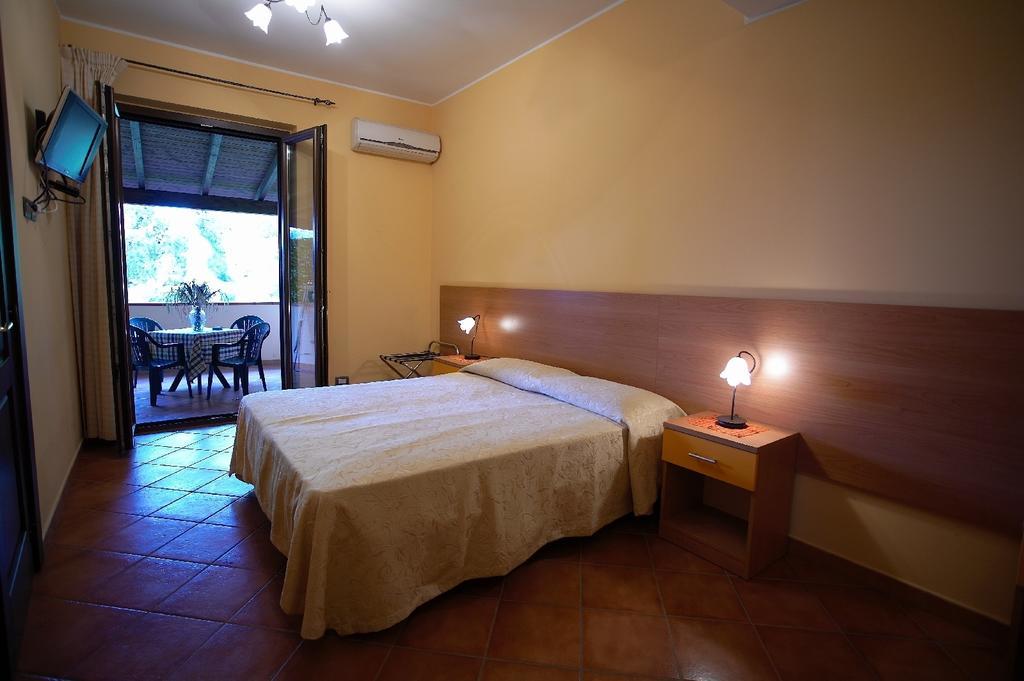 B&B Fort Apache Monforte San Giorgio Екстериор снимка